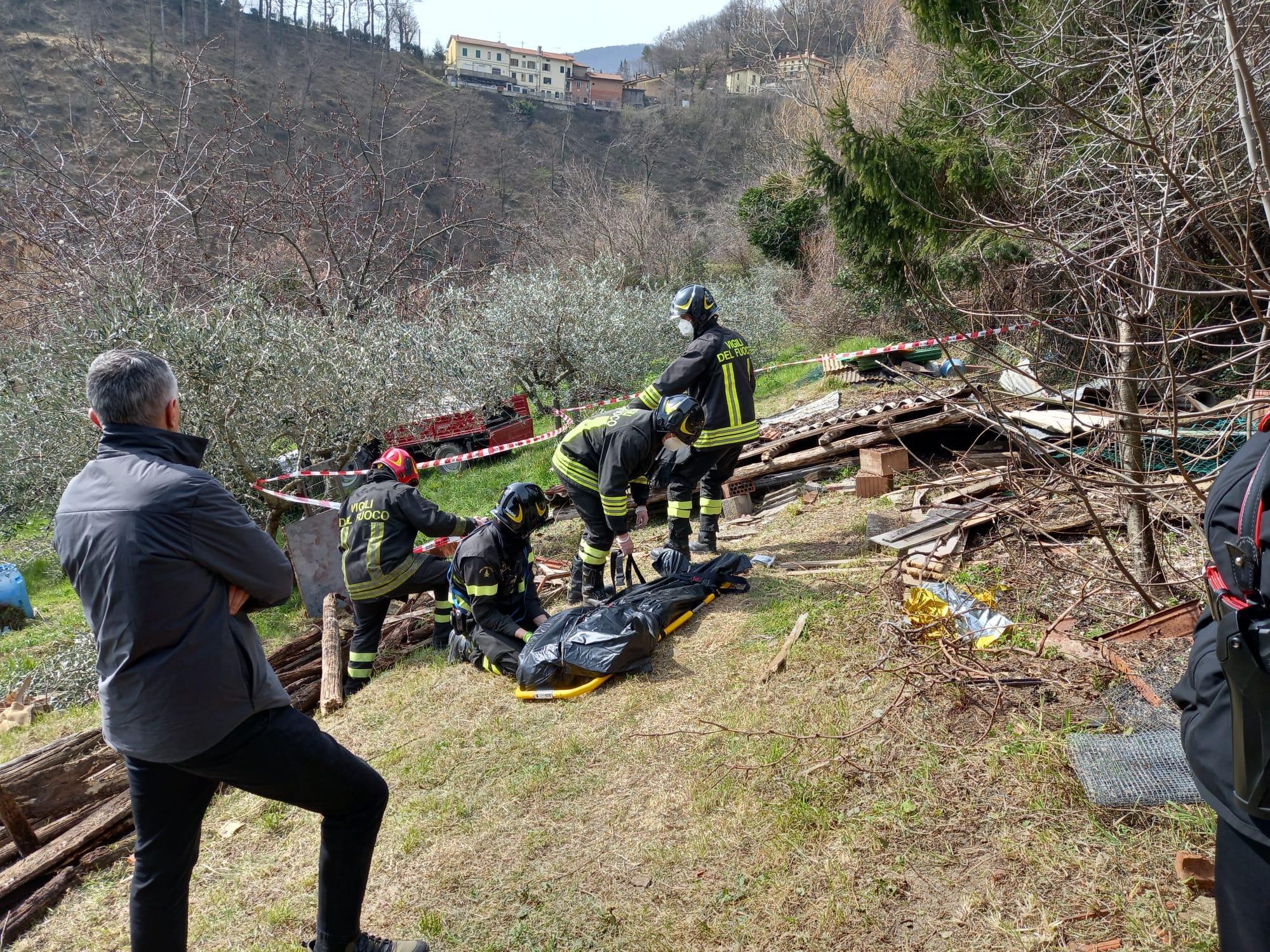 Tragedia nel Pratese: muore nel crollo di un capanno sotto gli occhi del figlio 