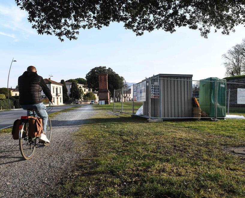 Si completa l’anello della pista ciclabile intorno alle Mura 