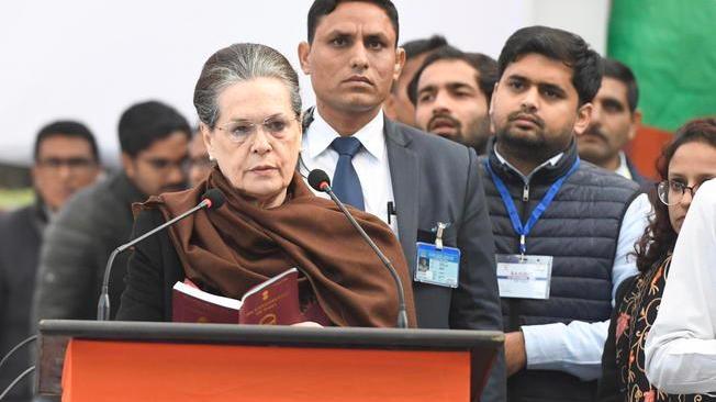 India, Sonia Gandhi resta Presidente Partito Congresso