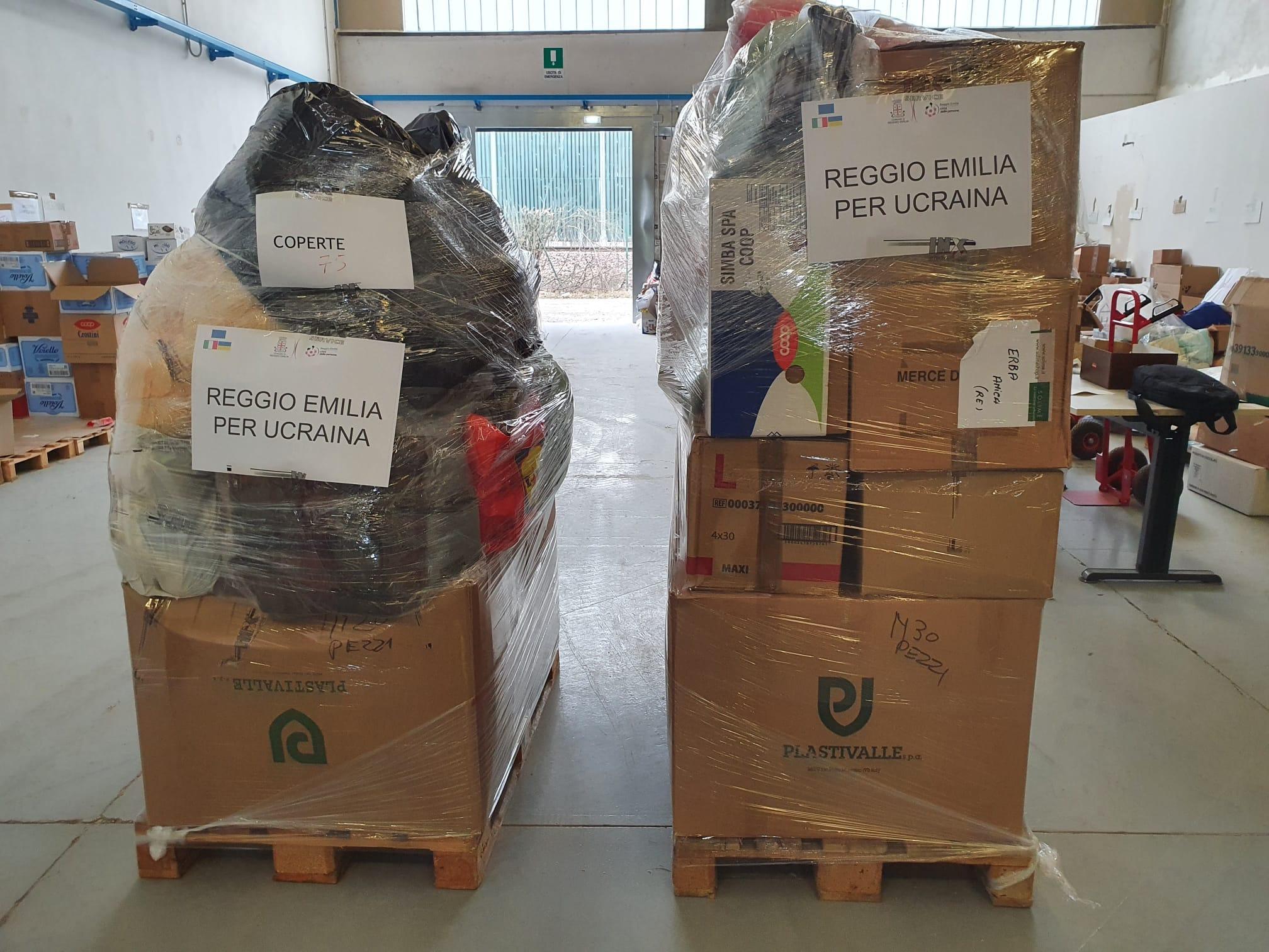 Ucraina: partito dai magazzini comunali di Reggio Emilia il primo Tir carico di auti