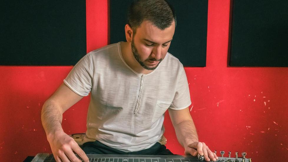 Ferrara, Zarmoi tra spazi aperti e quartieri di periferia: «Suono ciò che sento»