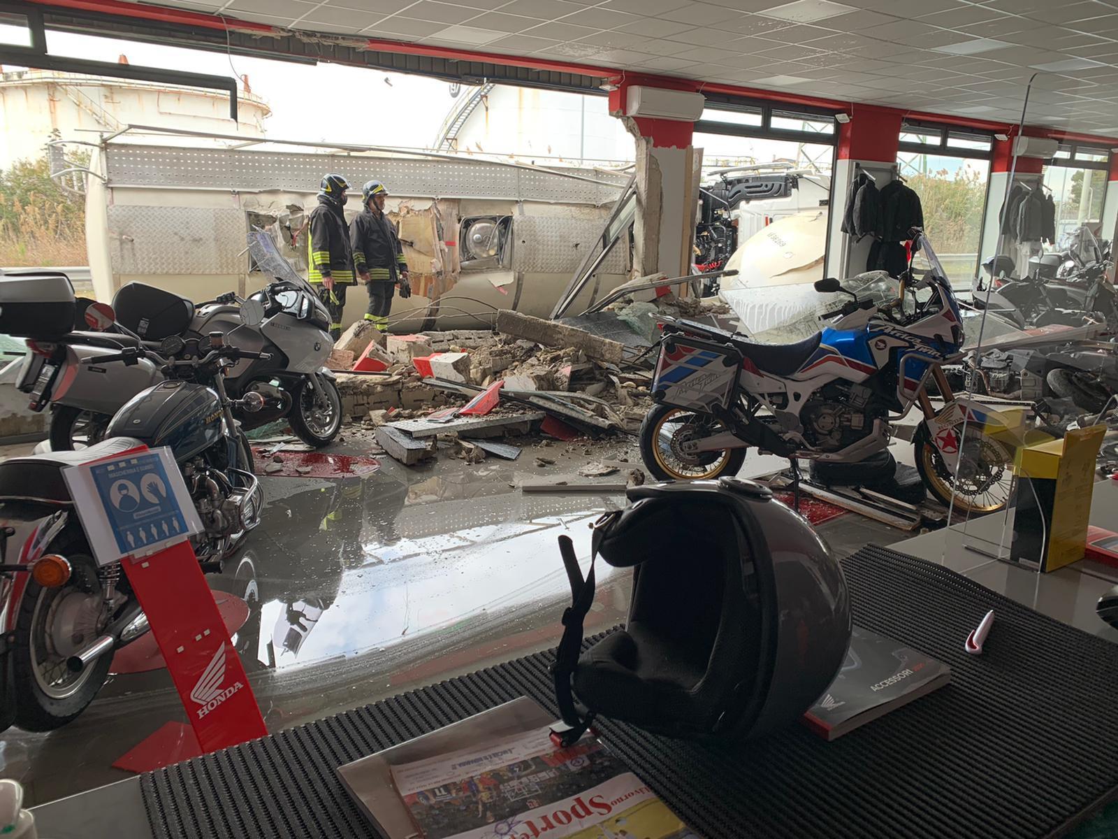 I danni all'interno di Balzarini moto