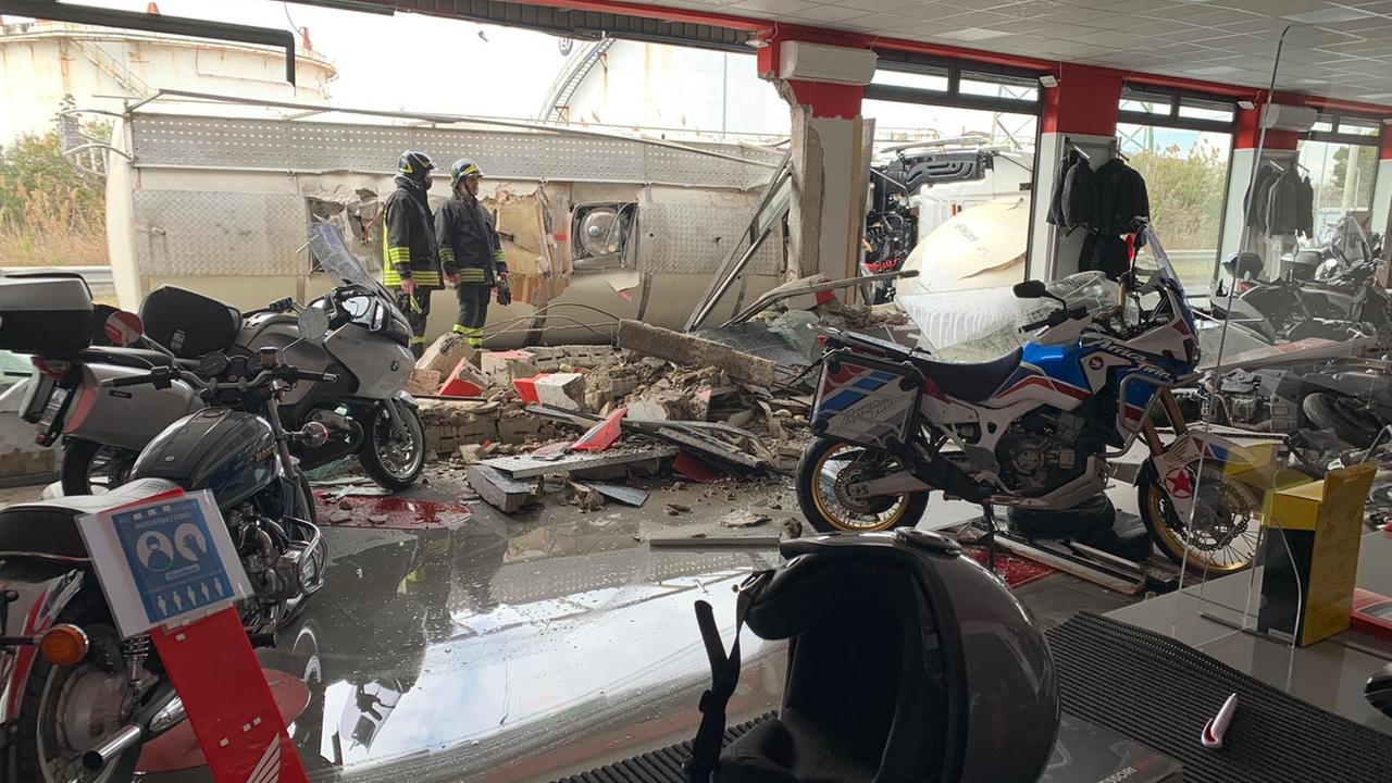 I danni all'interno di Balzarini moto