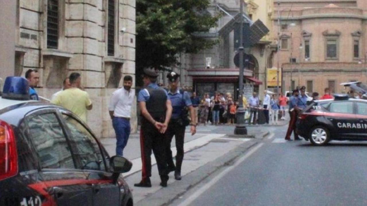 Carabinieri in via Cairoli (foto d'archivio)