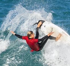 I giovani assi del surf si sfidano a Buggerru per i tricolori juniores 