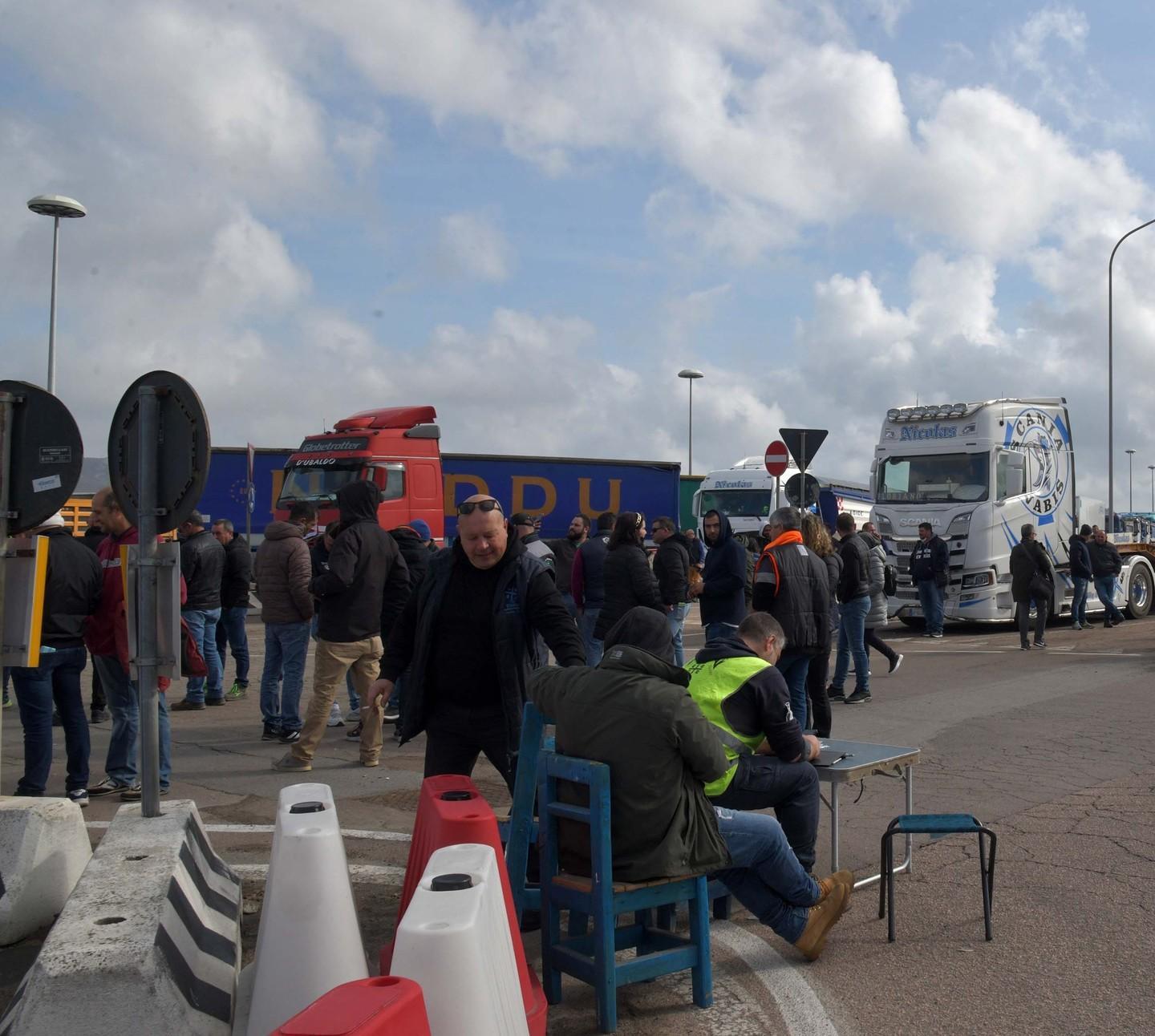 Cresce il fronte della protesta in strada anche gli allevatori 