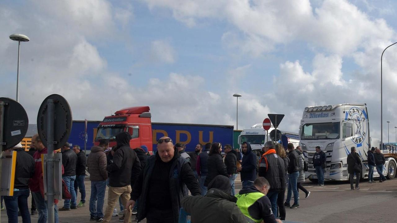 Cresce il fronte della protesta in strada anche gli allevatori