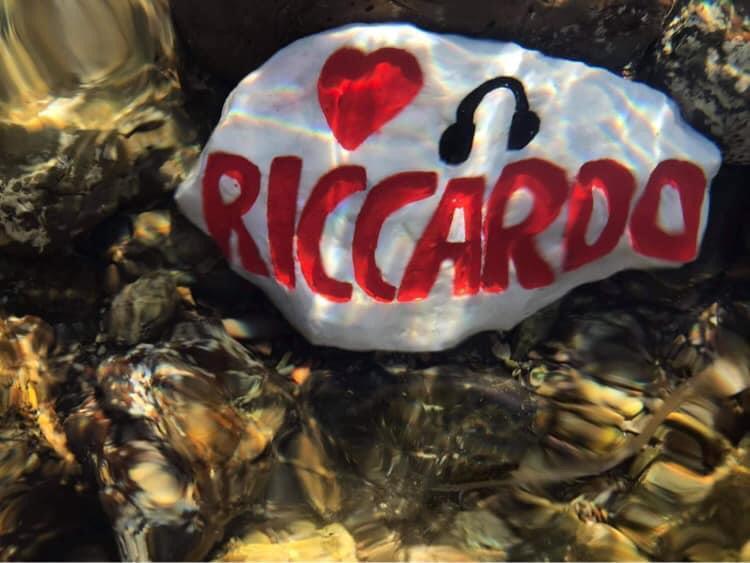 La pietra del ricordo dedicata a Riccardo Cioni che è sparita