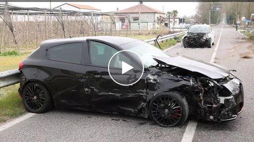 Ferrara, scontro tra due auto: paura in via Pomposa