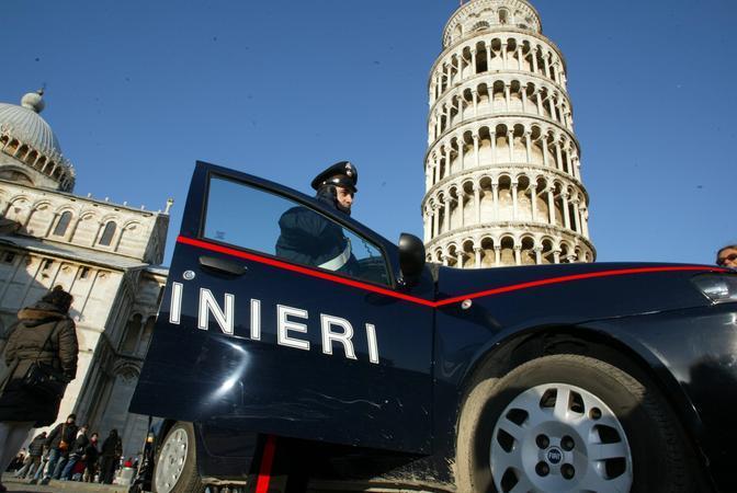 Il pilota del drone voleva registrare immagini aeree suggestive sopra alla Torre aggirando le norme, ma è finito in caserma e poi in tribunale