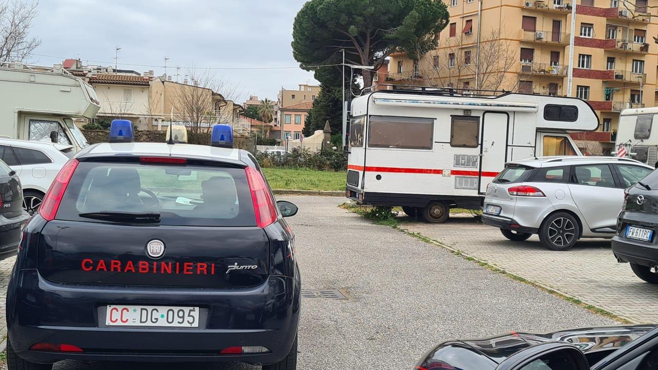 Livorno, trovato morto a 48 anni nel camper parcheggiato