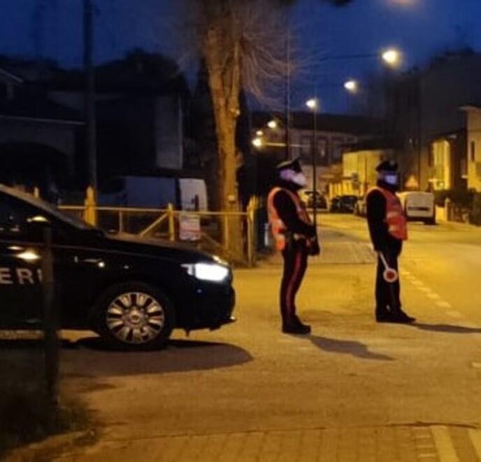 Ferrara, mette in vendita orologi preziosi e viene derubato