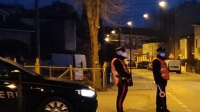 Ferrara, mette in vendita orologi preziosi e viene derubato