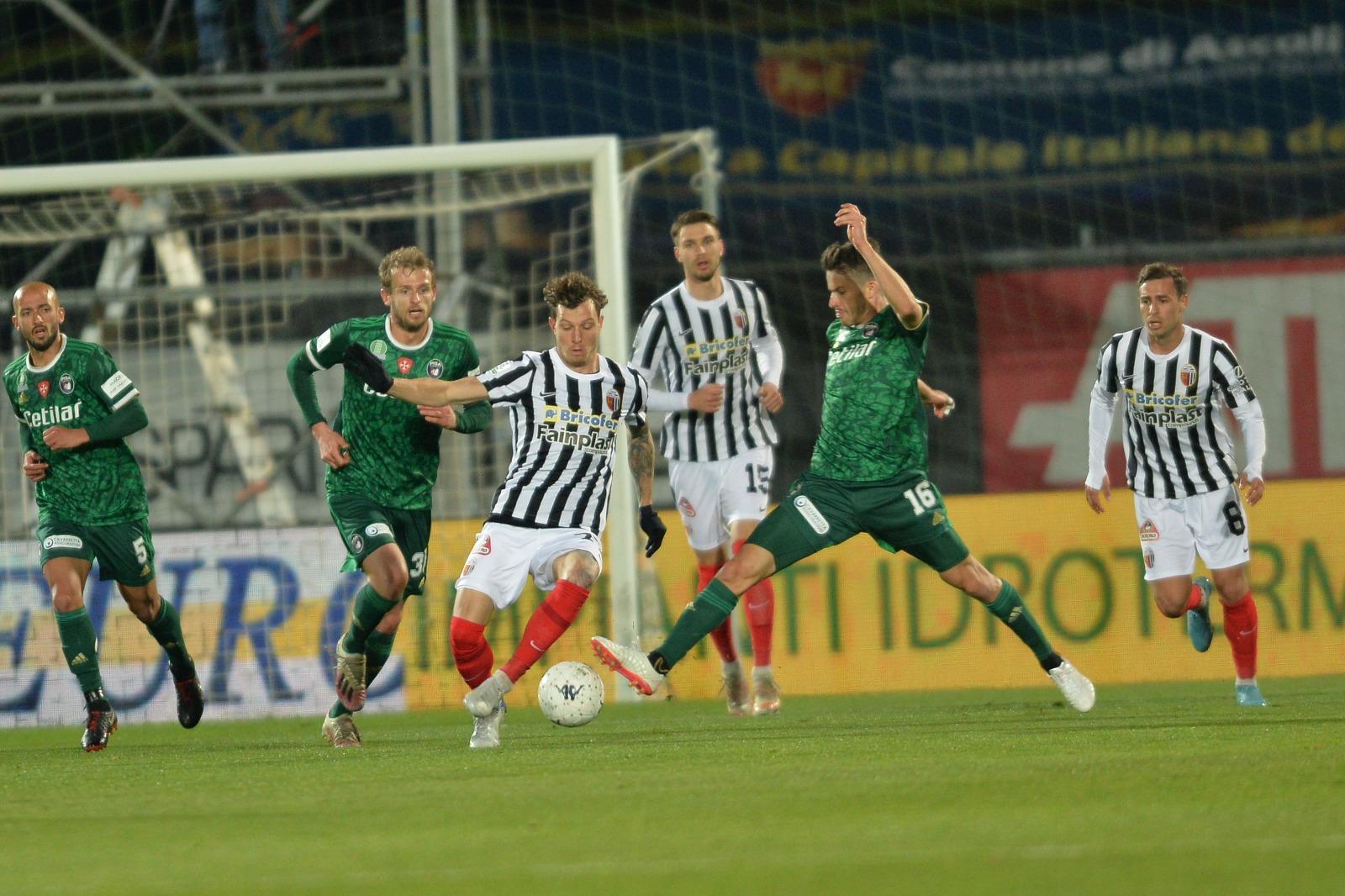 Il Pisa esce sconfitto 2-0 dal Del Duca di Ascoli: decisiva la doppietta di Dionisi (Foto Sestini)