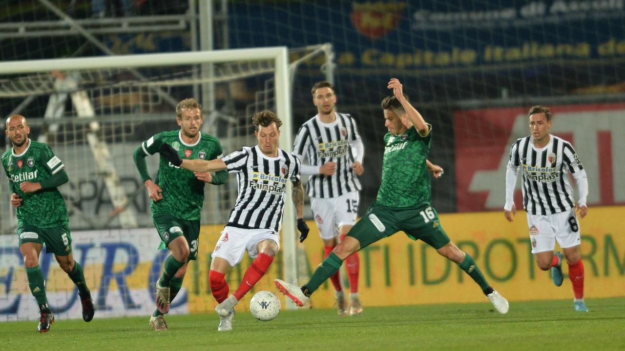 Il Pisa esce sconfitto 2-0 dal Del Duca di Ascoli: decisiva la doppietta di Dionisi (Foto Sestini)