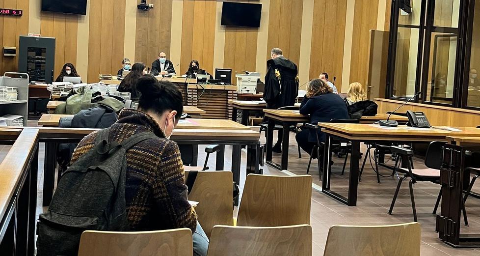 «Venti euro a notte da pagare alla banda per prostituirsi lungo la via Emilia» 