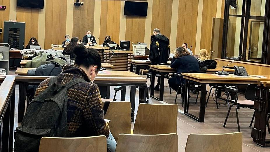 «Venti euro a notte da pagare alla banda per prostituirsi lungo la via Emilia»