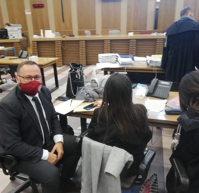 Molesta vicina di casa: 54enne alla sbarra 