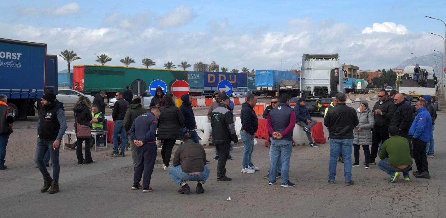 Il Governo non ferma la protesta dei camionisti 