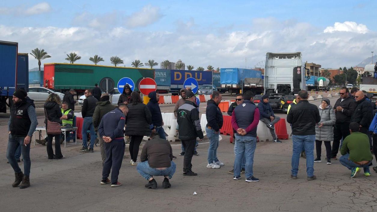 Il Governo non ferma la protesta dei camionisti
