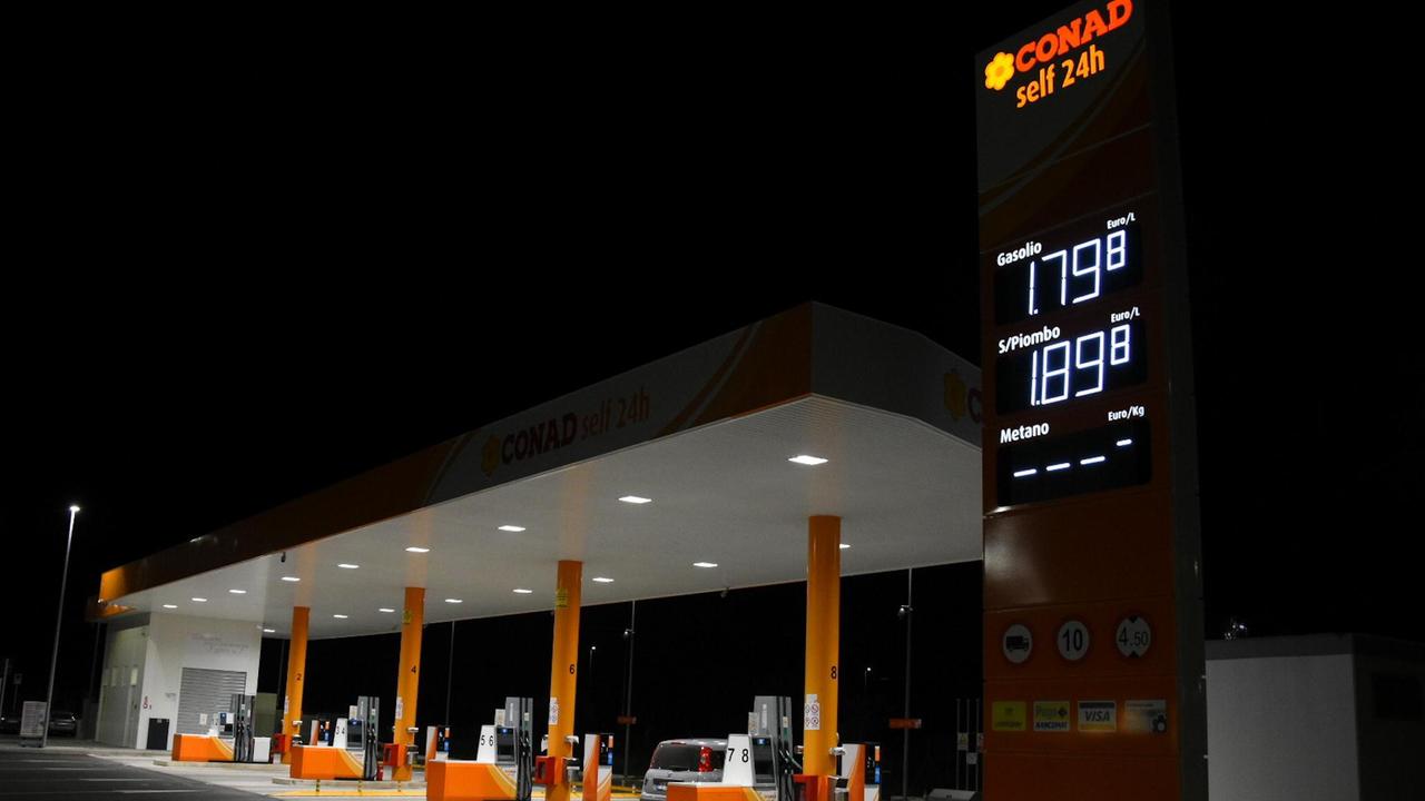 Automobilisti, è a Grosseto l’Eldorado del risparmio sulla benzina. Il meccanismo alla base dei prezzi bassi