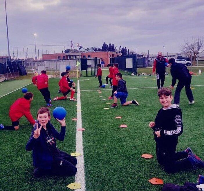 I due bambini in campo nel centro sportivo di Fucecchio