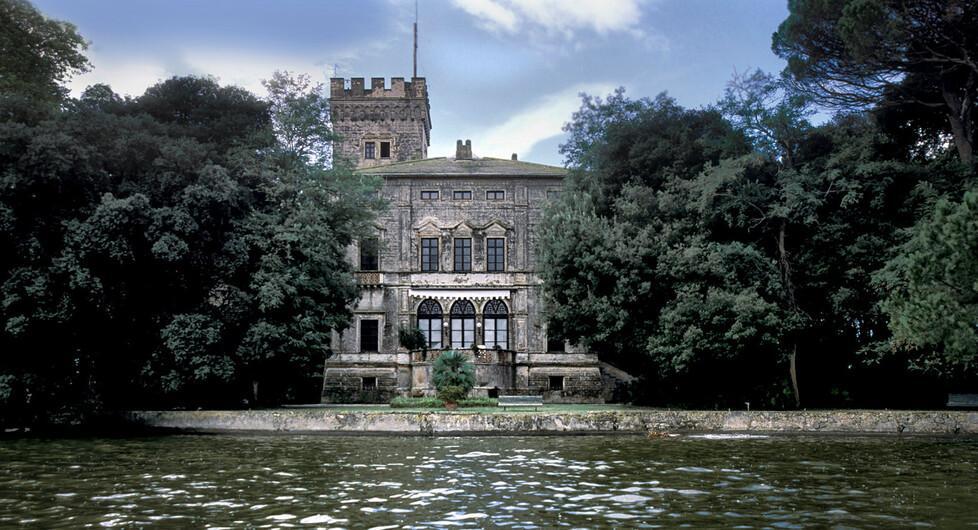 Torre del Lago, la preziosa residenza Villa Orlando