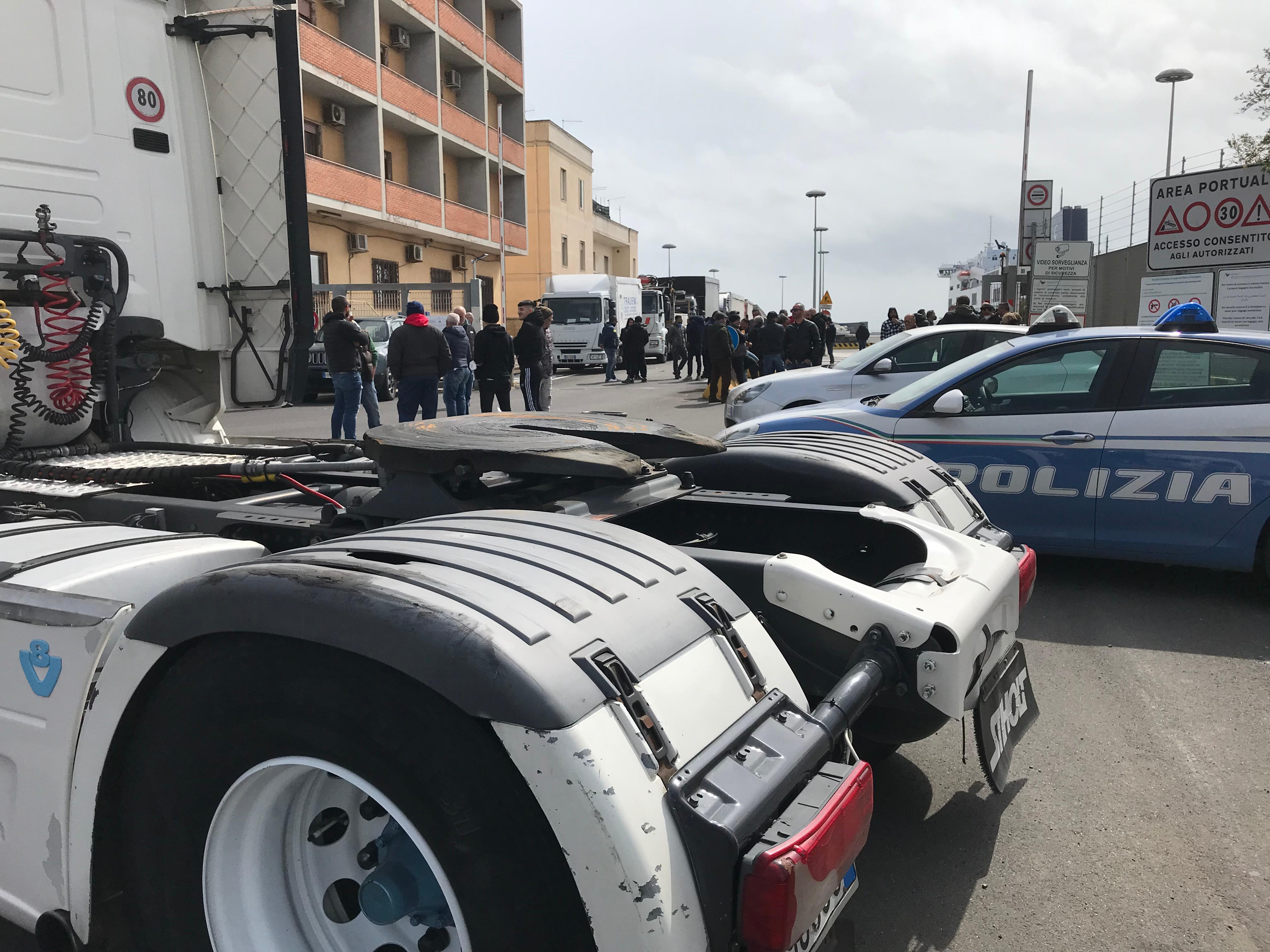 Il blocco al porto di Cagliari (foto Mario Rosas)