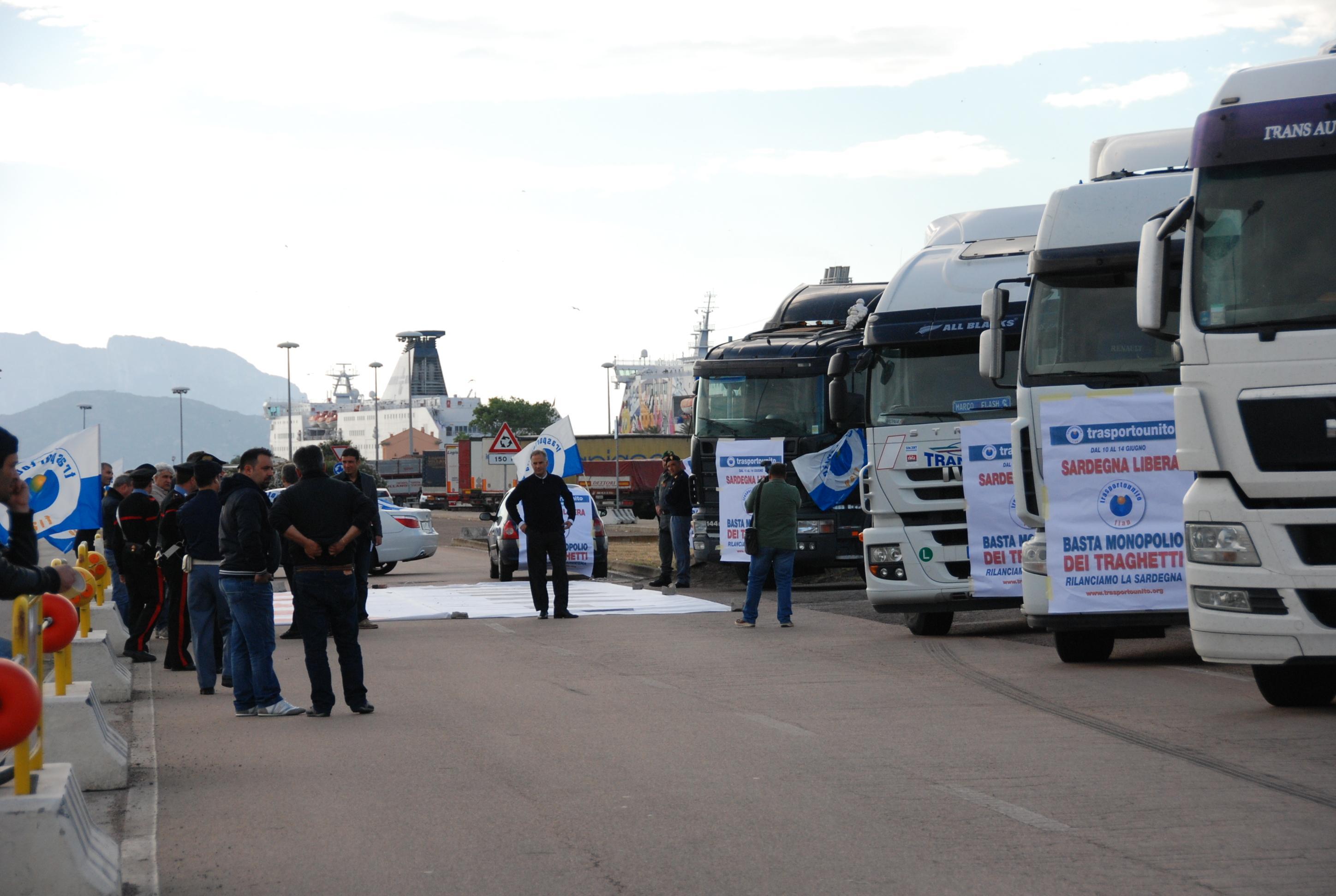 Caro carburante, dai corrieri nazionali lo stop alle consegne da e per la Sardegna