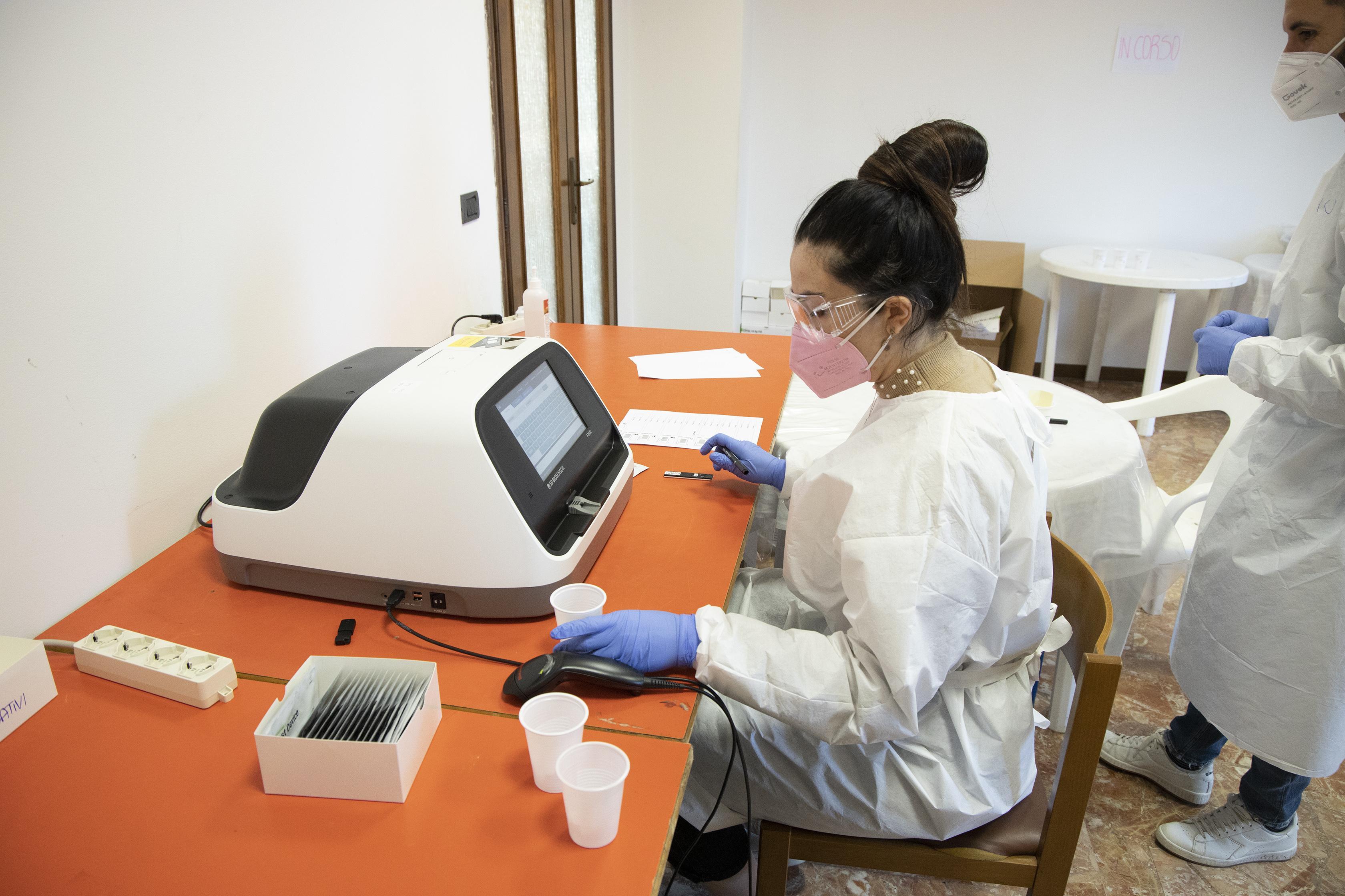 Trend in ripresa per i tamponi positivi al coronavirus