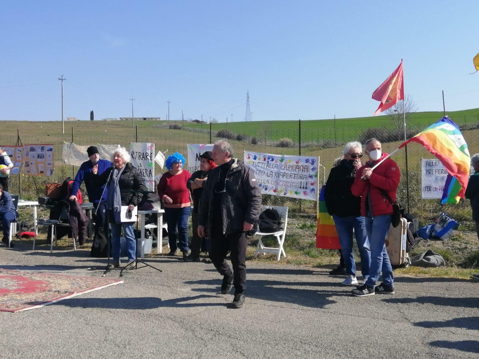 La protesta di domenica scorsa di fronte alla Grillaia di Chianni