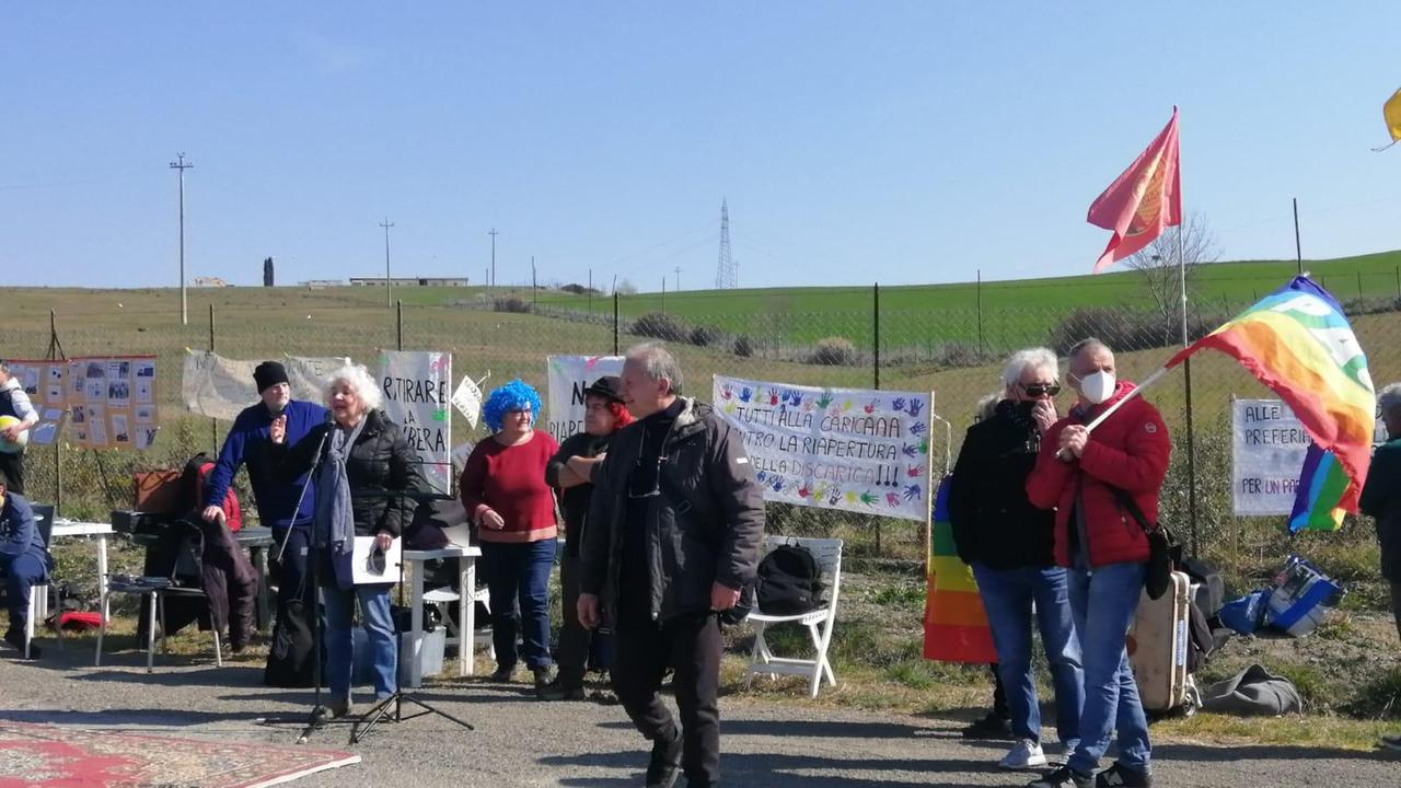 La protesta di domenica scorsa di fronte alla Grillaia di Chianni