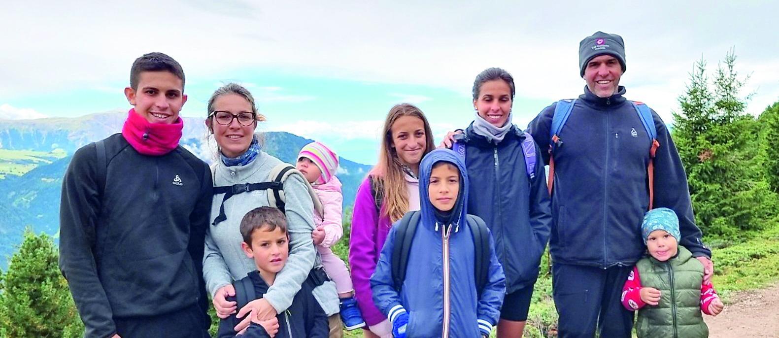 Caro spesa, così una famiglia con 7 figli: «La pasta e la focaccia? Non le compriamo più, meglio farle in casa» 