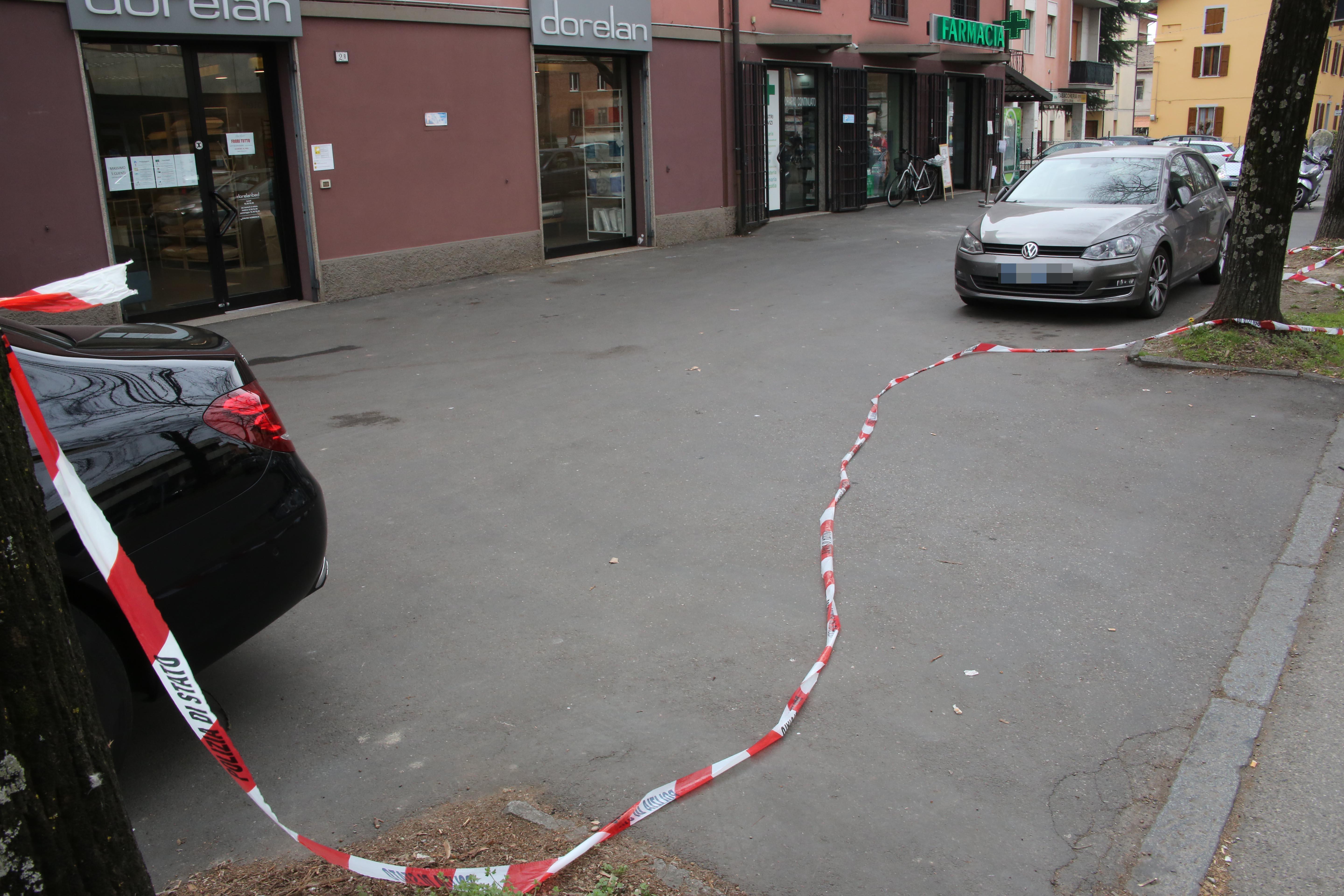 Reggio Emilia, accoltellato dopo la lite al bar: grave un 25enne. Arrestato l'aggressore 