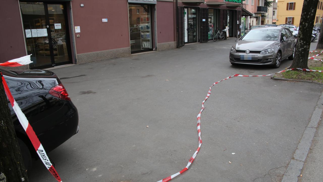 Reggio Emilia, accoltellato dopo la lite al bar: grave un 25enne. Arrestato l'aggressore