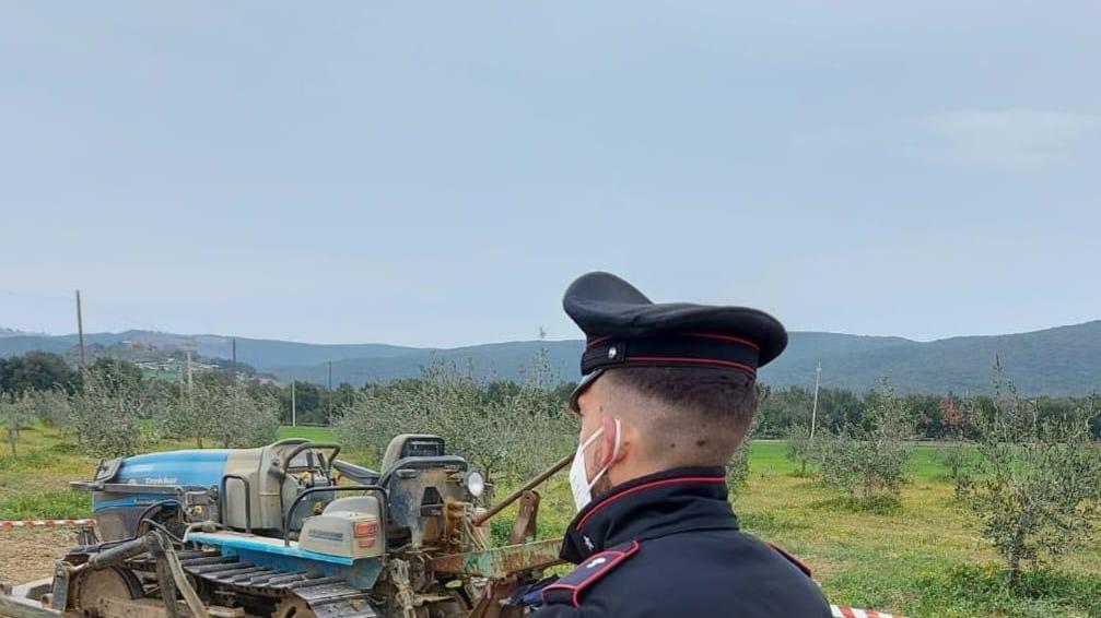 Massa Marittima, muore a 65 anni incastrato in un macchinario