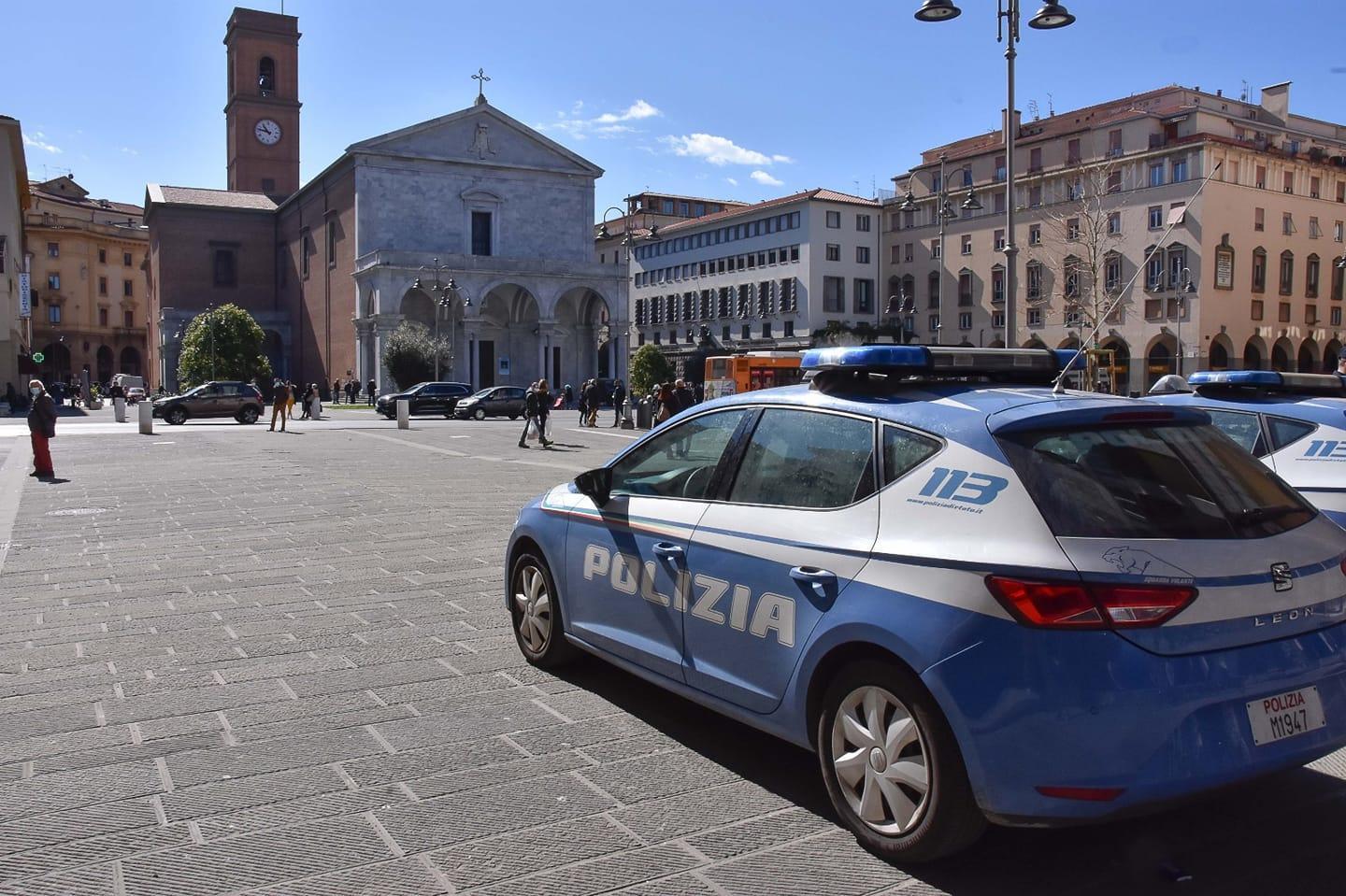 Volanti in largo Duomo (foto d'archivio)