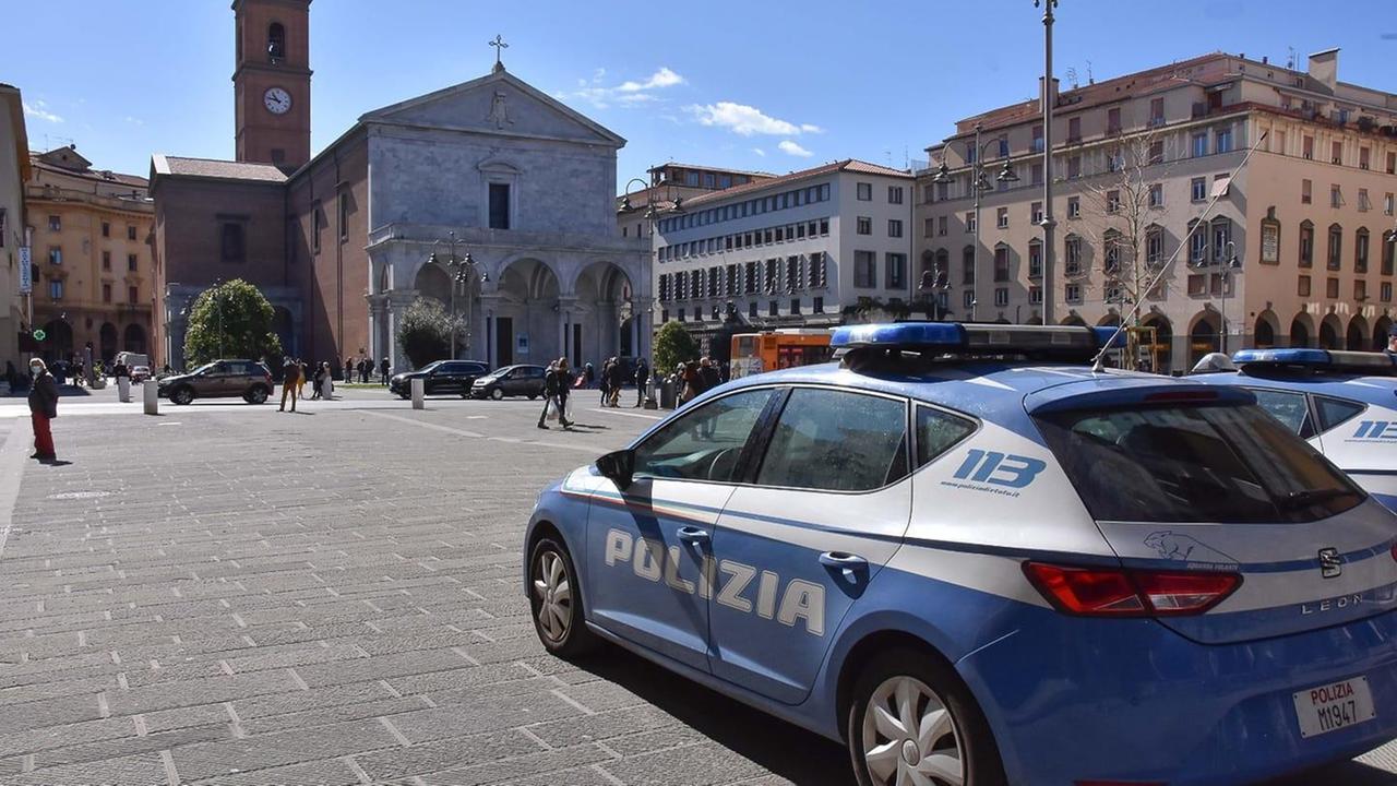 Volanti in largo Duomo (foto d'archivio)