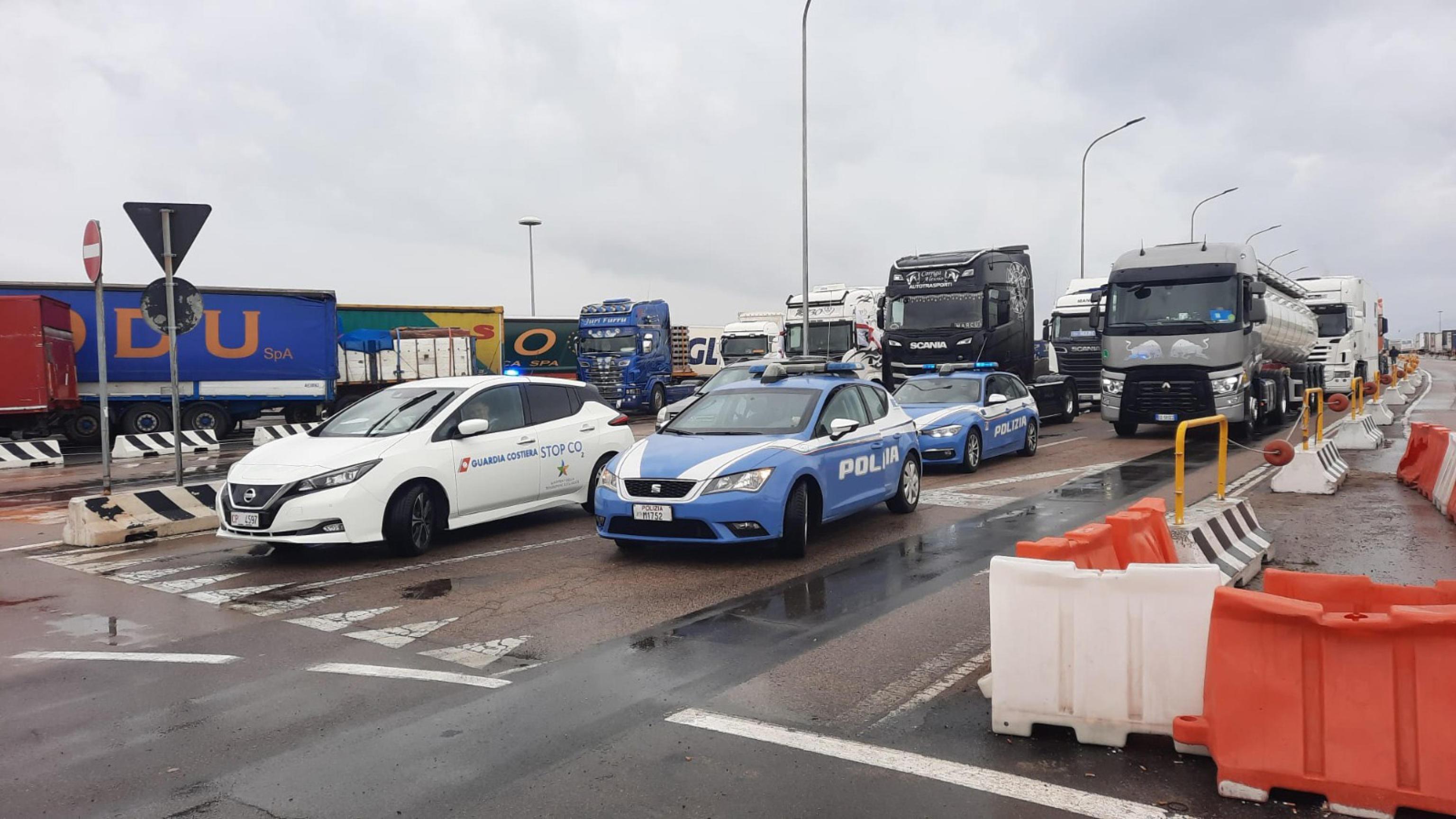 Sulla Nuova di sabato 19. Stop tir, navi ferme: danni per milioni 