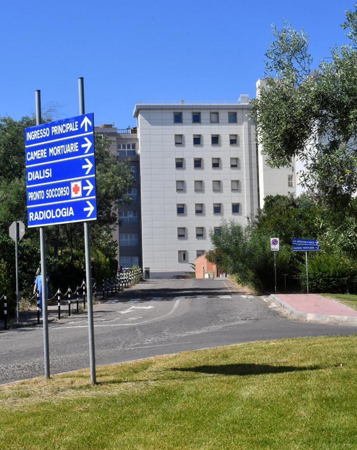 Contagi a raffica, in ginocchio la Cardiologia del San Martino