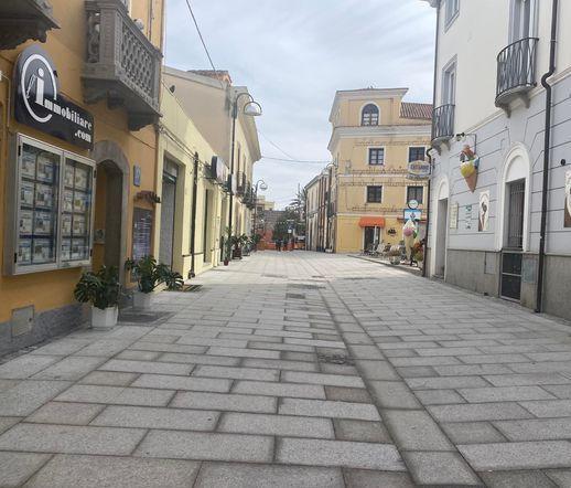 Riapre via Umberto, esclusi i camion 