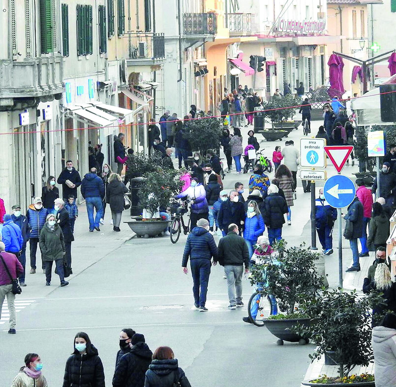 Piombino, il nodo di Corso Italia: pavimentazione e nuovi arredi per cambiare il centro 