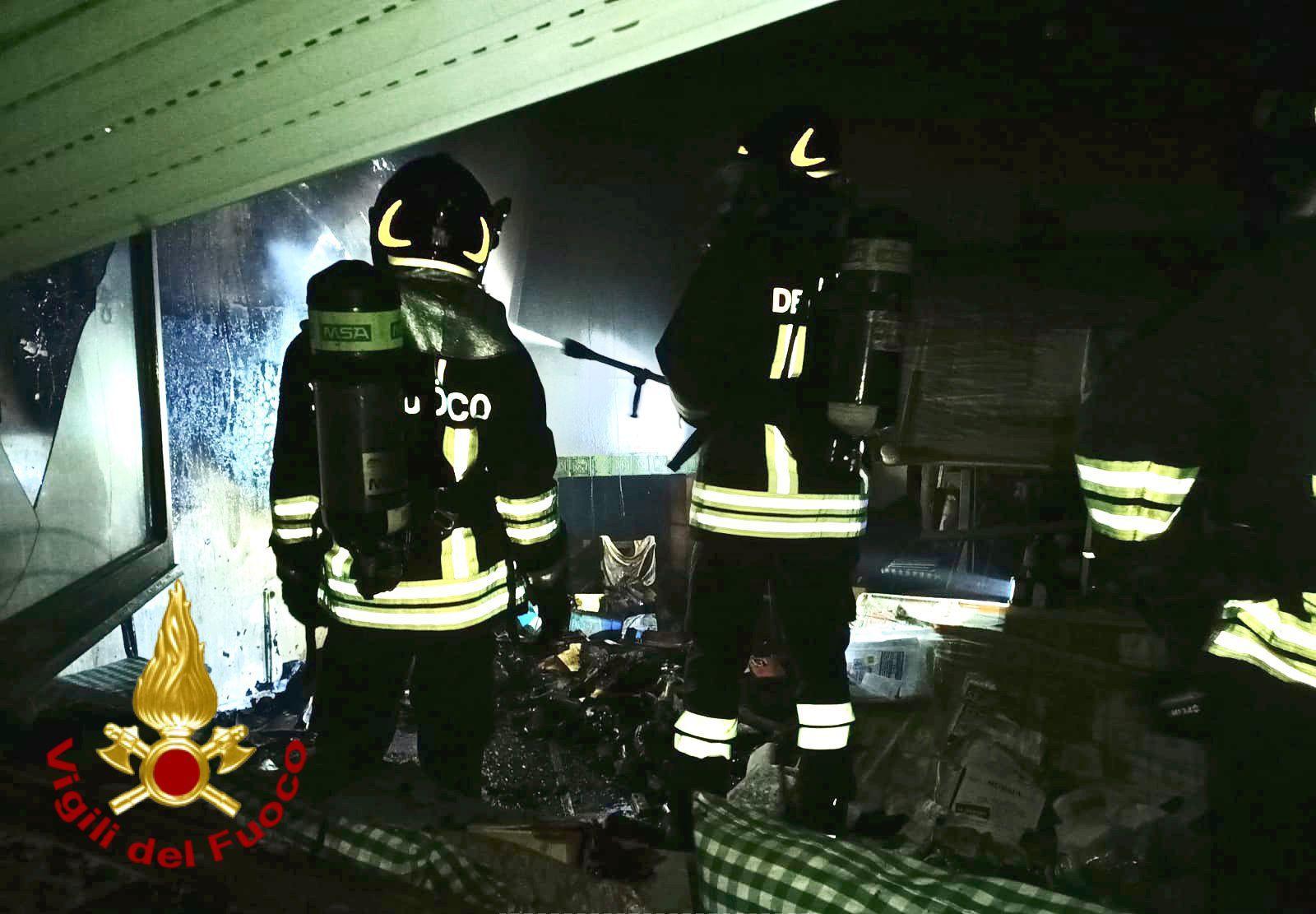 Olbia, rogo nella notte in una casa di Murta Maria: salvi gli occupanti