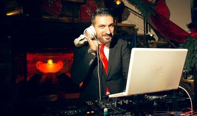 La Versilia ritorna a ballare, il dj simbolo dei locali: «Anni tremendi, c’è fame di divertimento» 