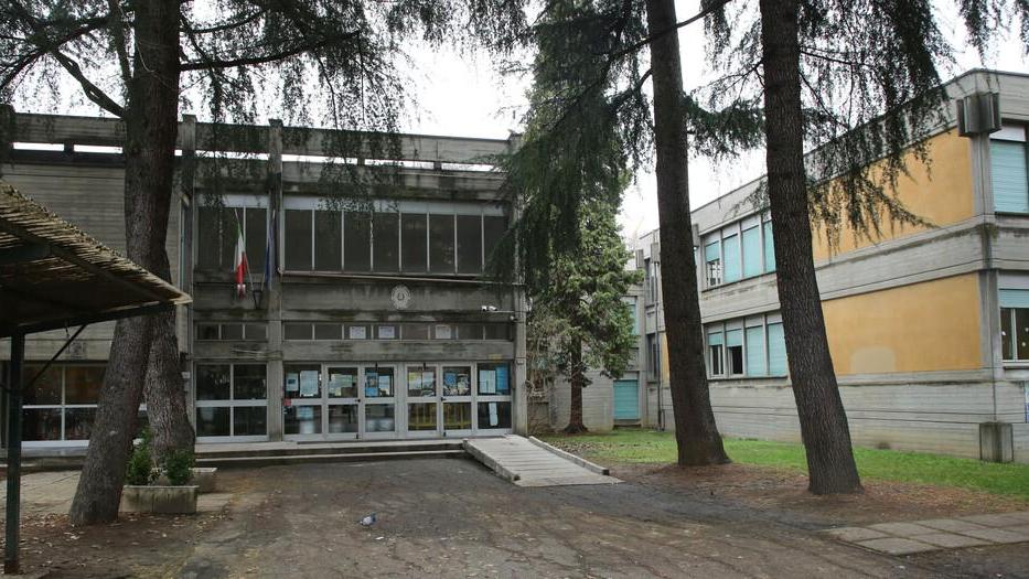 Incendi, vandalismi e baby gang: «La scuola non va lasciata sola»