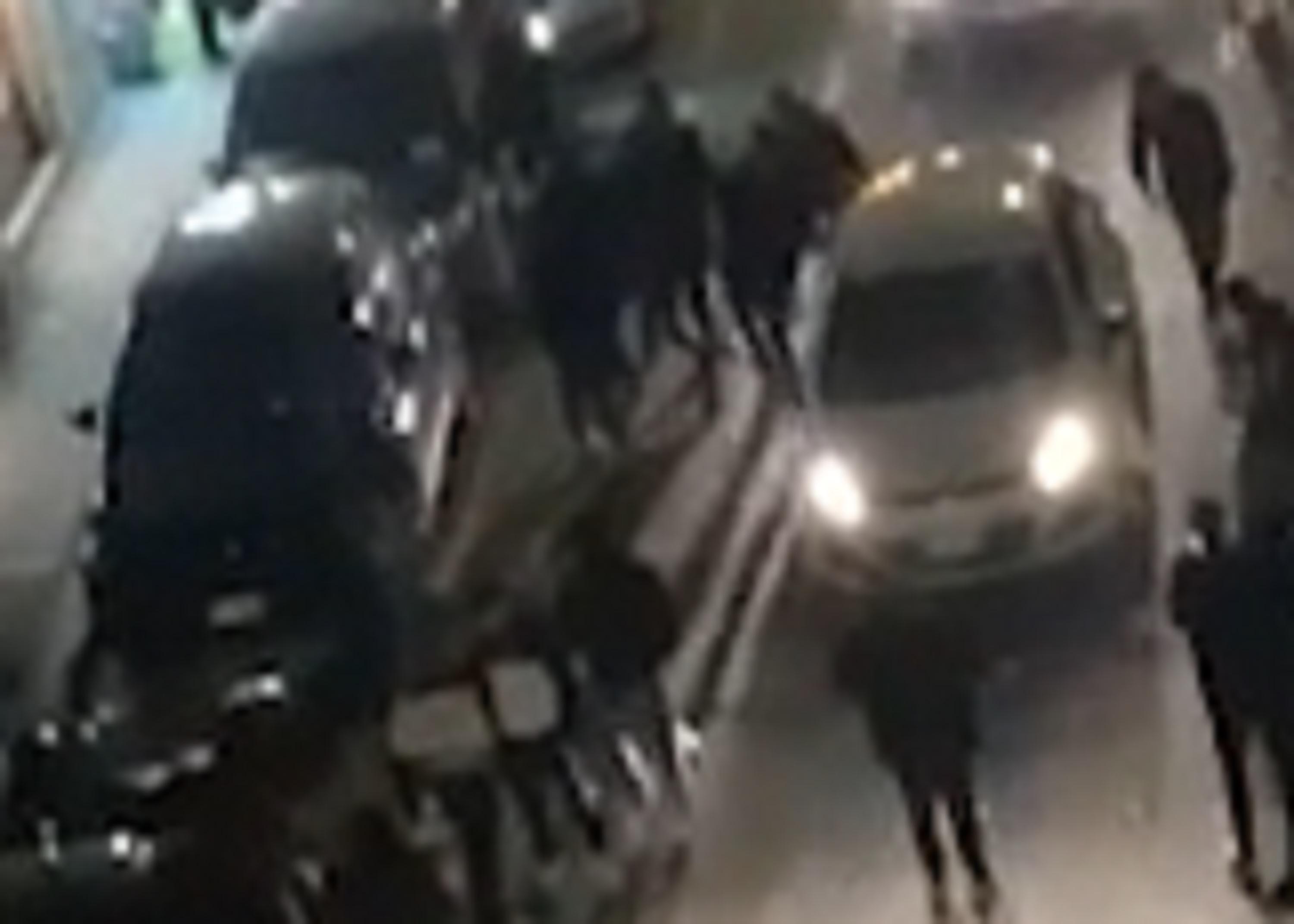 L'assalto a un'auto in via Roma