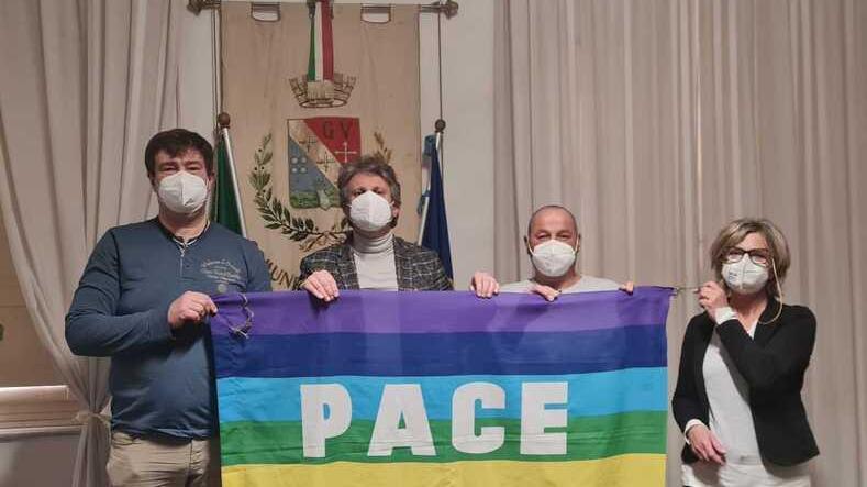 L'imprenditore russo ospita e assume l'amico ucraino a Vecchiano: «Tutto è iniziato da una telefonata»