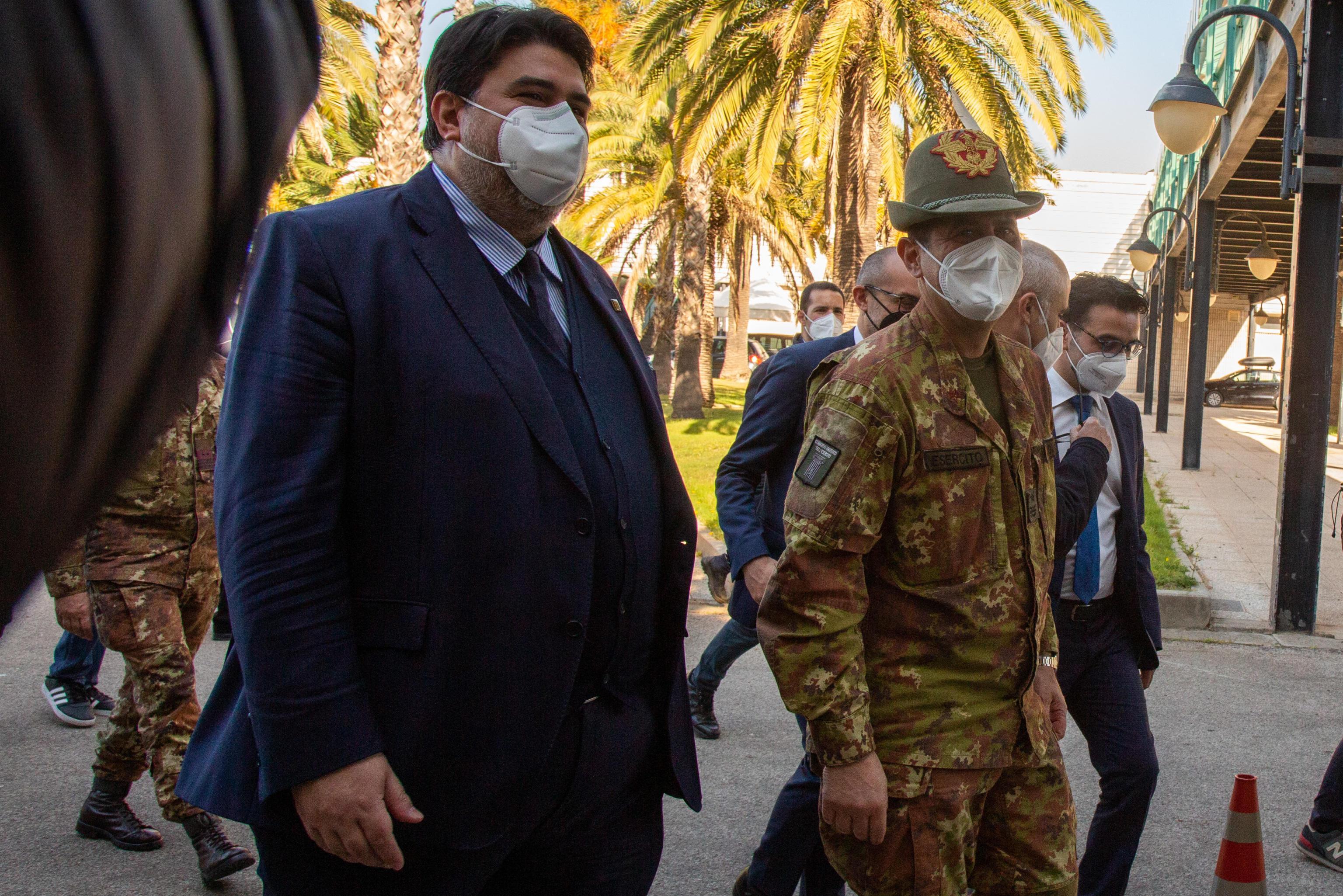 Il governatore Solinas e il generale Figliuolo