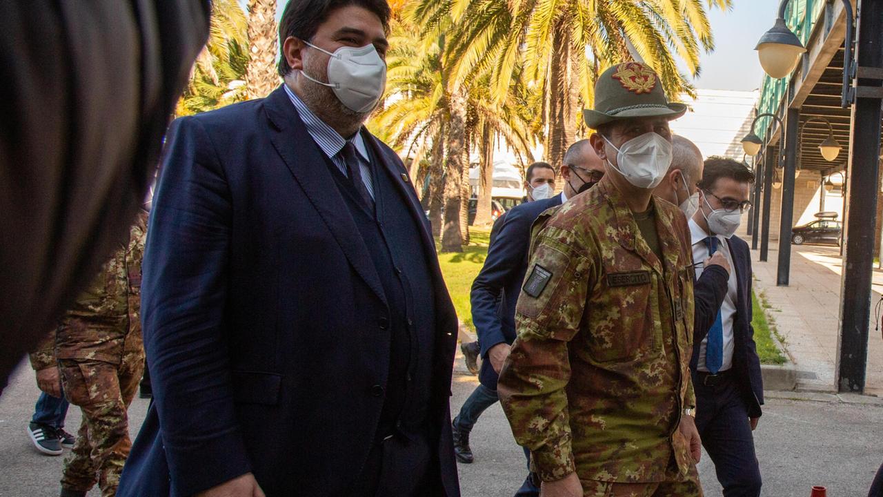 Il governatore Solinas e il generale Figliuolo