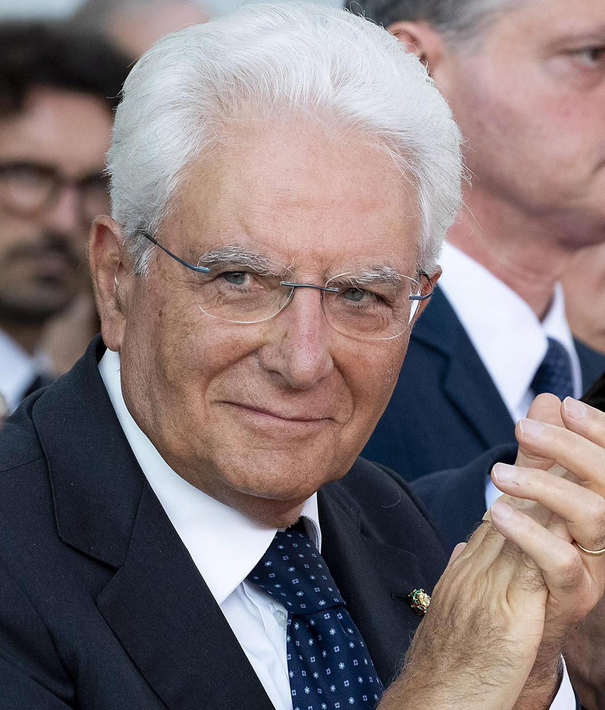 Mattarella ringrazia medici e infermieri
